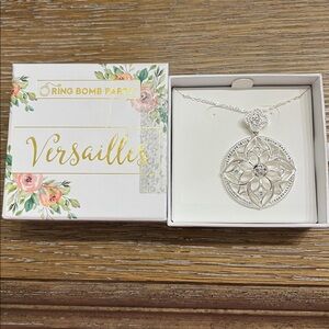 Bomb Party Versailles necklace